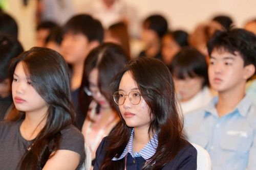 Sinh viên đối mặt nguy cơ 'tụt hậu' khi AI bùng nổ