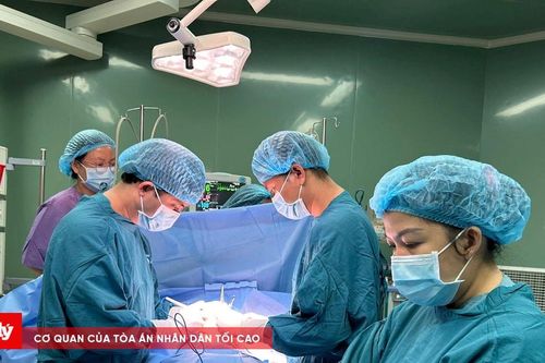 Phẫu thuật lấy 0,5kg tóc trong dạ dày bé gái 6 tuổi
