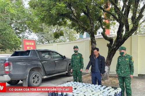 Bắt xe vận chuyển trái phép khí cười số lượng lớn ở Móng Cái