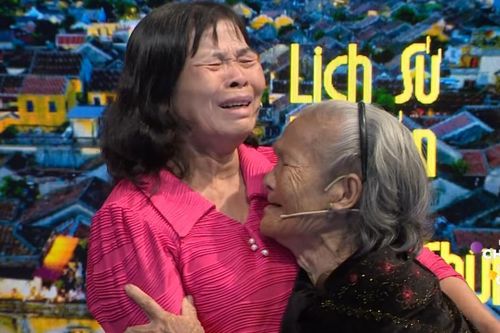 Phút đoàn tụ đẫm nước mắt sau hơn 50 năm lưu lạc của người phụ nữ Đồng Nai