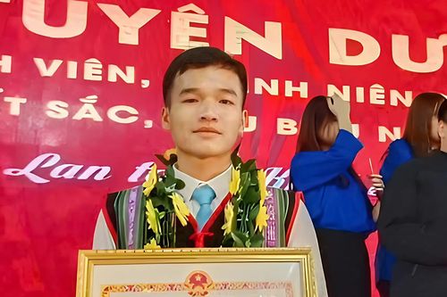 Những hành trình vươn lên từ bản làng, viết tiếp truyền thống hiếu học