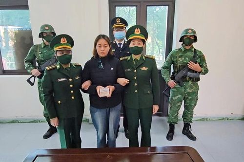 Phê chuẩn khởi tố, bắt tạm giam đối tượng vận chuyển trái phép vàng qua biên giới