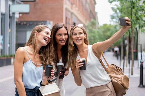Phụ nữ gặp gỡ bạn bè 2 lần mỗi tuần sẽ giúp xả stress hiệu quả?