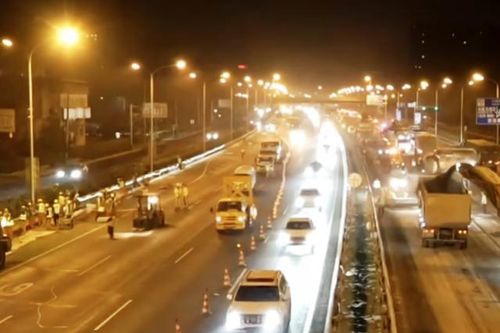 2,4km trong 6 giờ: Tốc độ sửa đường siêu nhanh của Trung Quốc