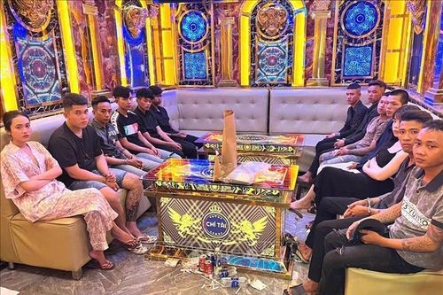 Đột kích quán karaoke, bắt quả tang 12 'dân chơi' dương tính với ma túy