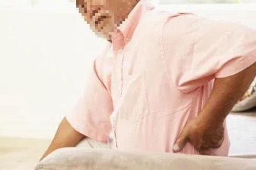 Đau bụng kéo dài, người đàn ông 75 tuổi bất ngờ phát hiện bí mật 'đáng sợ'
