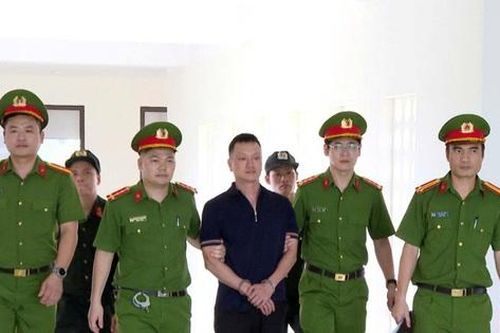 Cựu chỉ huy trưởng quân sự nhận tiền của 'ông trùm' Vi 'ngộ' để chạy án