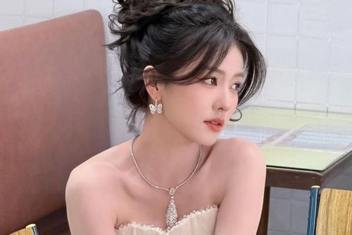 Bạch Lộc diện đầm cúp ngực, khoe sắc vóc căng tràn khó rời mắt