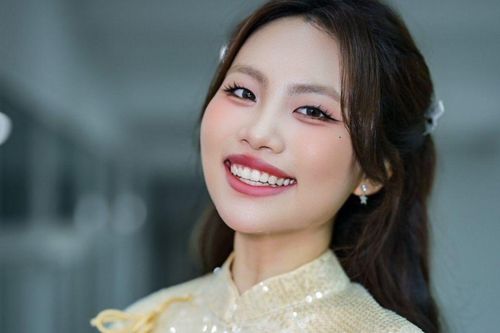 Phương Mỹ Chi mê mẩn món bánh ở chợ quê từng nhiều lần lọt top món ngon nhất thế giới