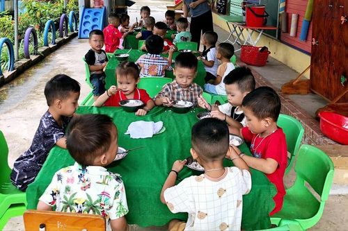 Dự án Nuôi em 'nợ' tiền hỗ trợ: Trường phải tạm ứng hơn 50 triệu duy trì bữa ăn bán trú