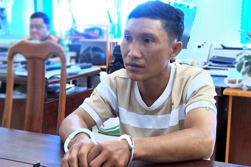 Tạm giam đối tượng cướp dây chuyền vàng của cụ bà bán gà rán