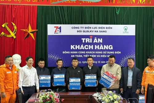 Tri ân khách hàng sử dụng điện tại xã Mường Chà