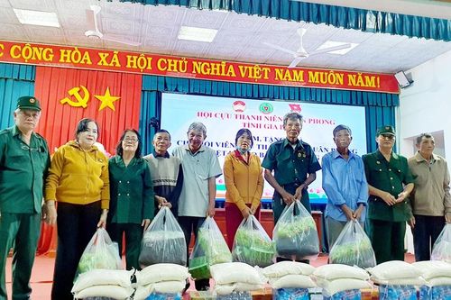 Gia Lai: Trao tặng 374 suất quà cho cựu thanh niên xung phong bị ảnh hưởng bởi bão lũ