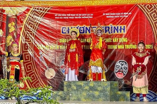 Trường THCS Tây Vinh ra mắt câu lạc bộ 'Em yêu nghệ thuật truyền thống'