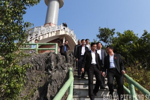 Đồng chí Bí thư Tỉnh ủy khảo sát dự án tượng đài và quảng trường Bác Hồ với Nhân dân các dân tộc tỉnh Lạng Sơn
