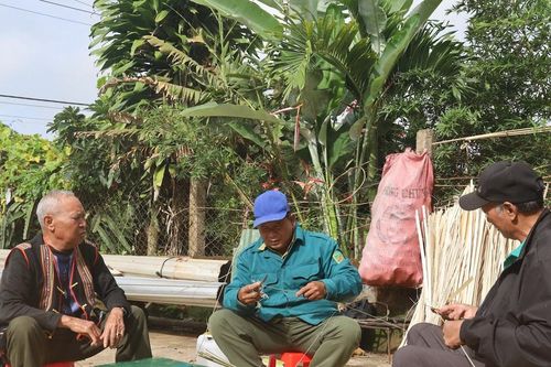 Giữ lửa nghề đan lát giữa nhịp sống mới của bon Bu Sir