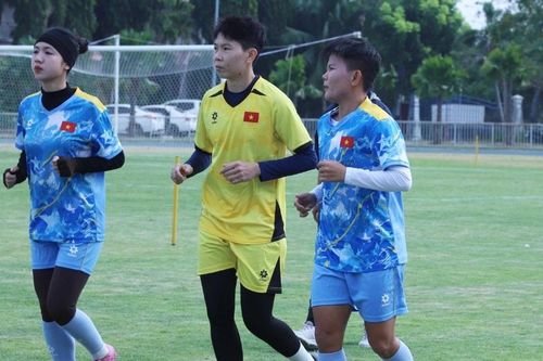 Nữ Việt Nam thua Philippines 0-1 trong trận cầu tranh cãi