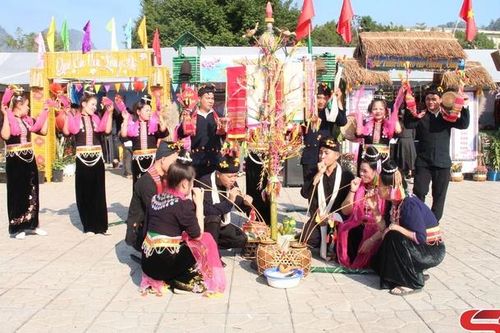 Giữ nét đẹp văn hóa dân tộc Kháng