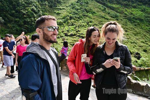 'Số hóa' để tham gia giao thông an toàn lên cao nguyên đá