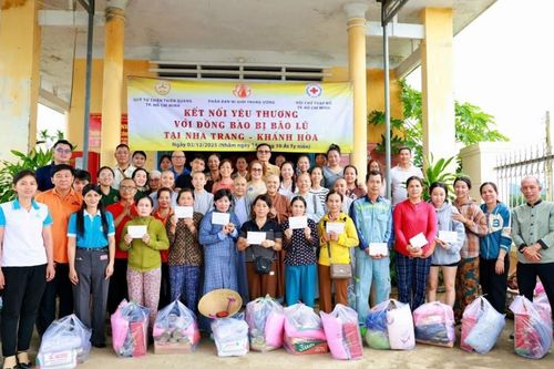 Chùa Thiên Quang trao quà hỗ trợ đồng bào bị ảnh hưởng bão lũ tại tỉnh Đắk Lắk và Khánh Hòa