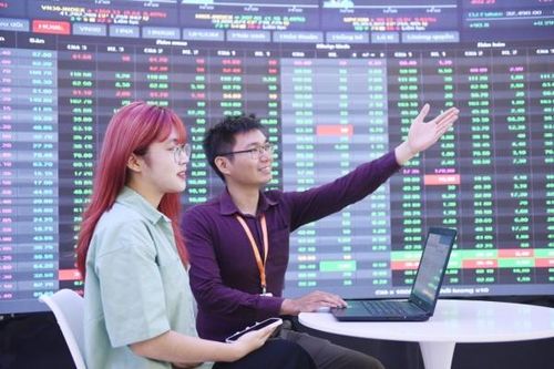 Giá trị vốn hóa thị trường sàn HOSE tương đương hơn 65% GDP