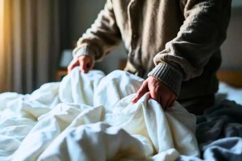 Cảnh báo mới: Đừng vội gấp chăn gối sau khi thức dậy!