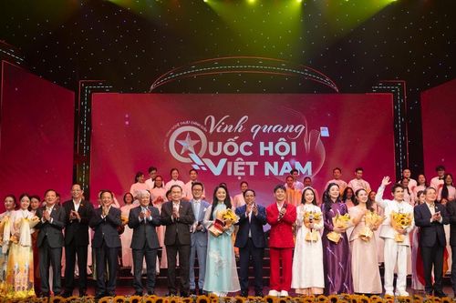 Chương trình nghệ thuật chính luận 'Vinh quang Quốc hội Việt Nam' 'Nhiệm vụ của chúng ta là làm sao cho các em bé có cơm ăn, áo mặc, khỏe mạnh và được học hành'