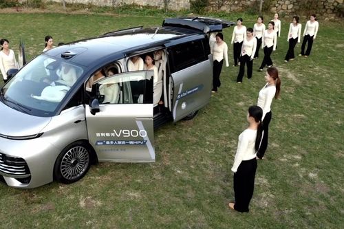 Mẫu minivan 8 chỗ có sức chứa lên tới 42 người