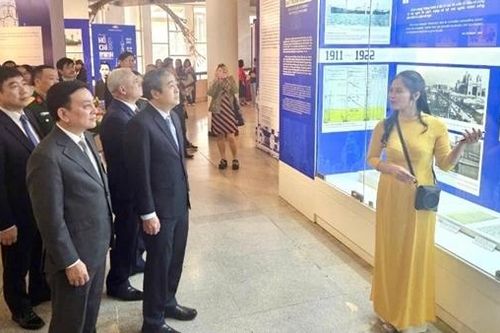 Khai mạc trưng bày chuyên đề 'Dấu chân Hồ Chí Minh trên quê hương Cách mạng Tháng Mười'