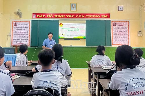 Viết tiếp sức bật tuổi hồng - Bài 1: 'Cánh én hồng' thầm lặng nơi vùng xa