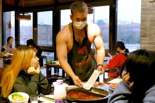 Khi ngoại hình lên ngôi, dịch vụ 'trai đẹp phục vụ' bùng nổ