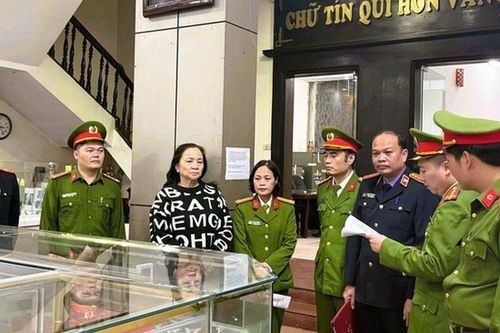 Danh tính vợ chồng chủ tiệm vàng nổi tiếng ở Thanh Hóa vừa bị khởi tố, bắt tạm giam: Nguyên nhân vì sao?