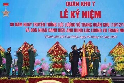 Kỷ niệm 80 năm Ngày truyền thống Lực lượng vũ trang Quân khu 7 và đón nhận danh hiệu Anh hùng LLVTND