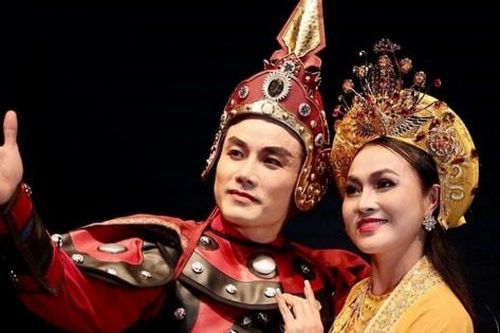'Cặp đôi vàng' làng chèo Hà Nội Quốc Phòng – Hoài Thu ăn ý trong 'Nặng gánh sơn hà'