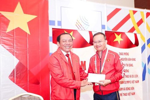 SEA Games 33: Bộ trưởng Nguyễn Văn Hùng thăm, động viên Đoàn Thể thao Việt Nam