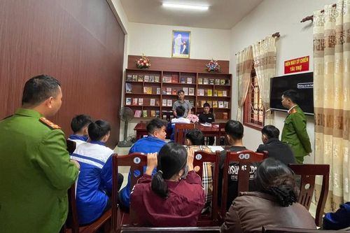 Công an xã giúp học sinh 'chưa ngoan' bằng chương trình đọc sách ý nghĩa