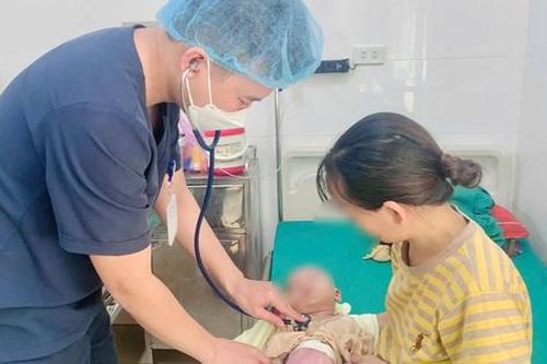 Cứu sống trẻ sơ sinh có gan, ruột nằm ngoài ổ bụng