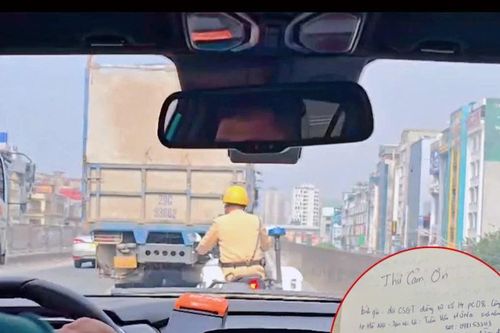 CSGT Hà Nội mở đường khẩn cấp, hỗ trợ xe chở sản phụ đến bệnh viện an toàn