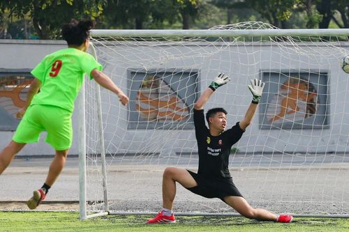 THPT Phạm Văn Đồng đoạt vé tứ kết trên chấm penalty
