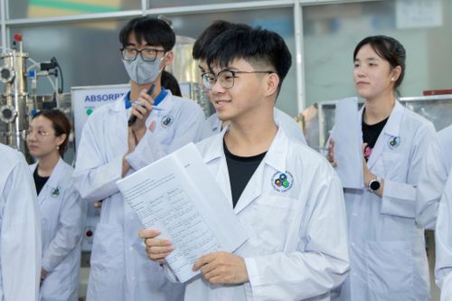Quốc hội giao Bộ Y tế cấp bằng bác sĩ nội trú