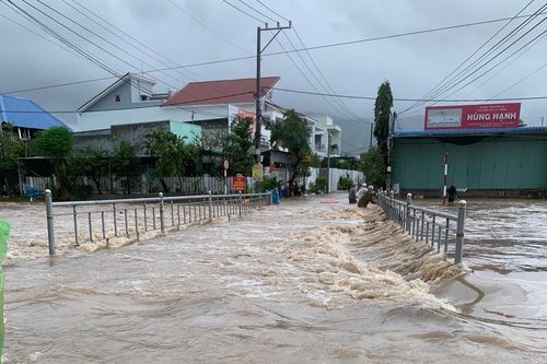 Khánh Hòa lại mưa ngập, Sở Giáo dục ra thông báo khẩn