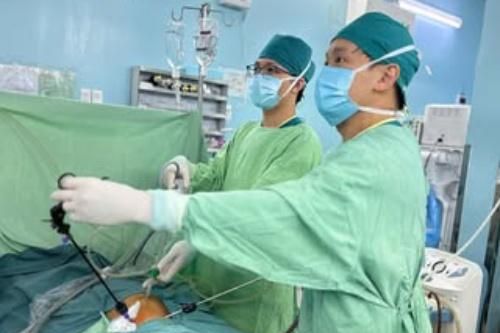 Bé 3 tuổi đau bụng dai dẳng, kết quả khám khiến gia đình giật mình