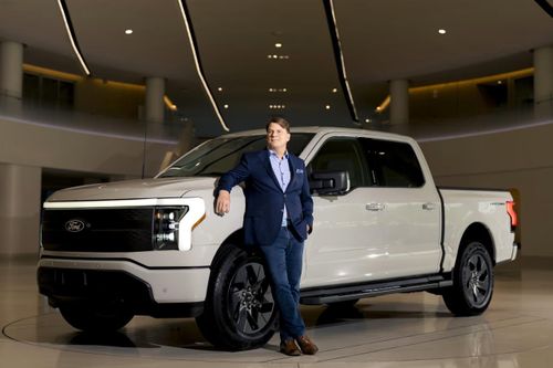 CEO Ford cảnh báo châu Âu đang 'bán tương lai' cho xe Trung Quốc