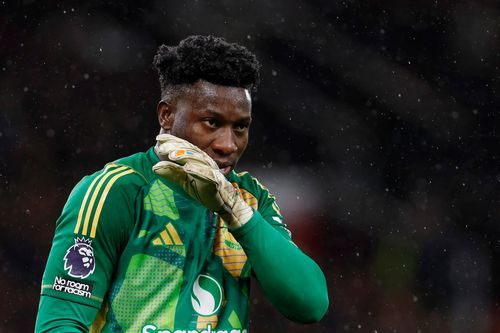 Thực hư chuyện Eto'o nhận tiền của Onana