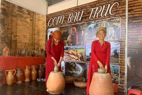 Đưa di sản gốm Chăm ra khỏi 'cần bảo vệ khẩn cấp'
