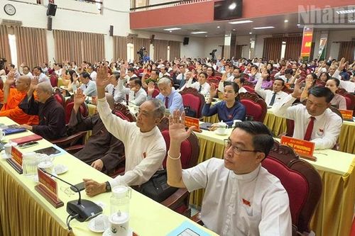 Vĩnh Long thông qua 22 nghị quyết cấp bách