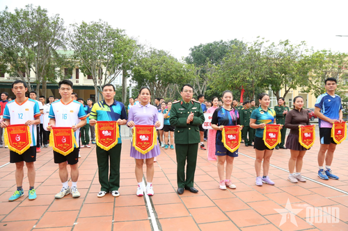 Cục Chính trị (Quân khu 4) tổ chức giải thể thao chào mừng kỷ niệm 80 năm ngày truyền thống