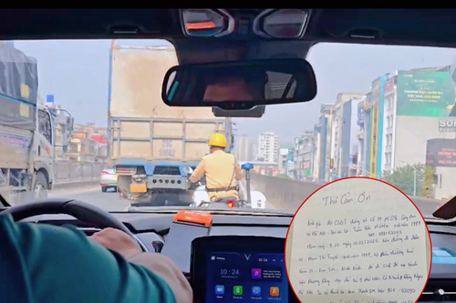 Hà Nội: Cảnh sát giao thông mở đường, hỗ trợ xe chở sản phụ đến bệnh viện an toàn