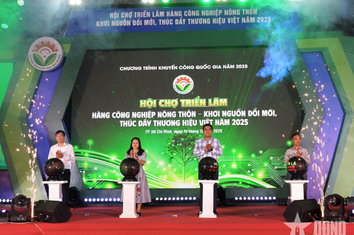 Hội chợ quảng bá hàng trăm sản phẩm công nghiệp nông thôn tiêu biểu