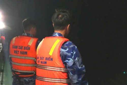 Vụ chìm tàu cá trên vùng biển Hà Tĩnh: 7 ngư dân được cứu sống